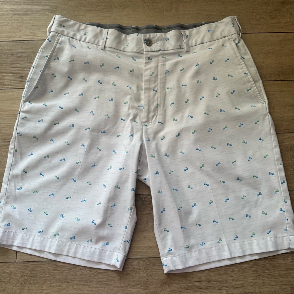 Walter Hagen White Shorts with Blue and Green Pattern